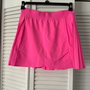 Cute tennis/golf skirt with pockets! Excellent condition size M
